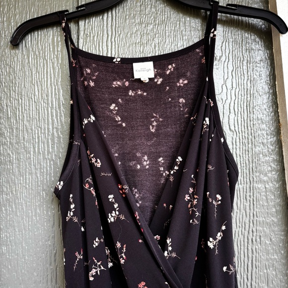 Kaileigh Floral V-Neck Jumpsuit - Size Medium - Picture 9 of 11